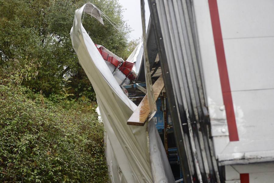 Fotos Un Camionero Herido En Un Aparatoso Accidente En La A 66 En